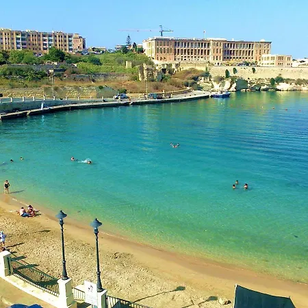 Town House With Private Pool In Village Centre Kalkara