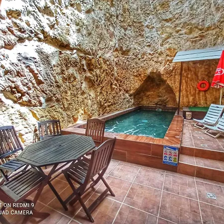 Apartment Town House With Private Pool In Village Centre Kalkara