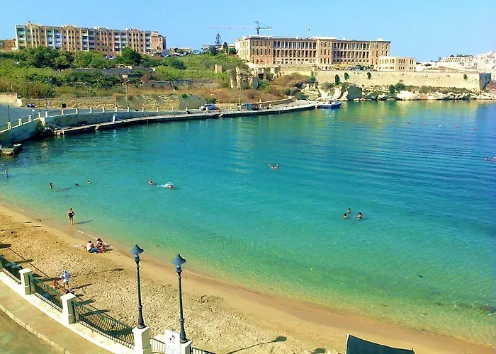 Town House With Private Pool In Village Centre Kalkara