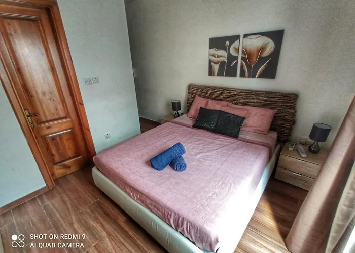 Town House With Private Pool In Village Centre *